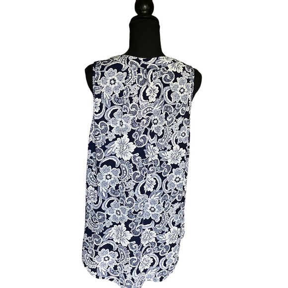 NWT 1X  Sleevless Flattering Pleated Top NWT - Picture 3 of 12